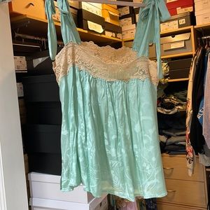 SPELL aqua tank with tie straps